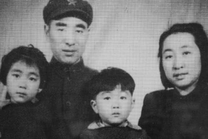 林彪的三个亲生子女,女儿想带遗骨回国安葬,却
