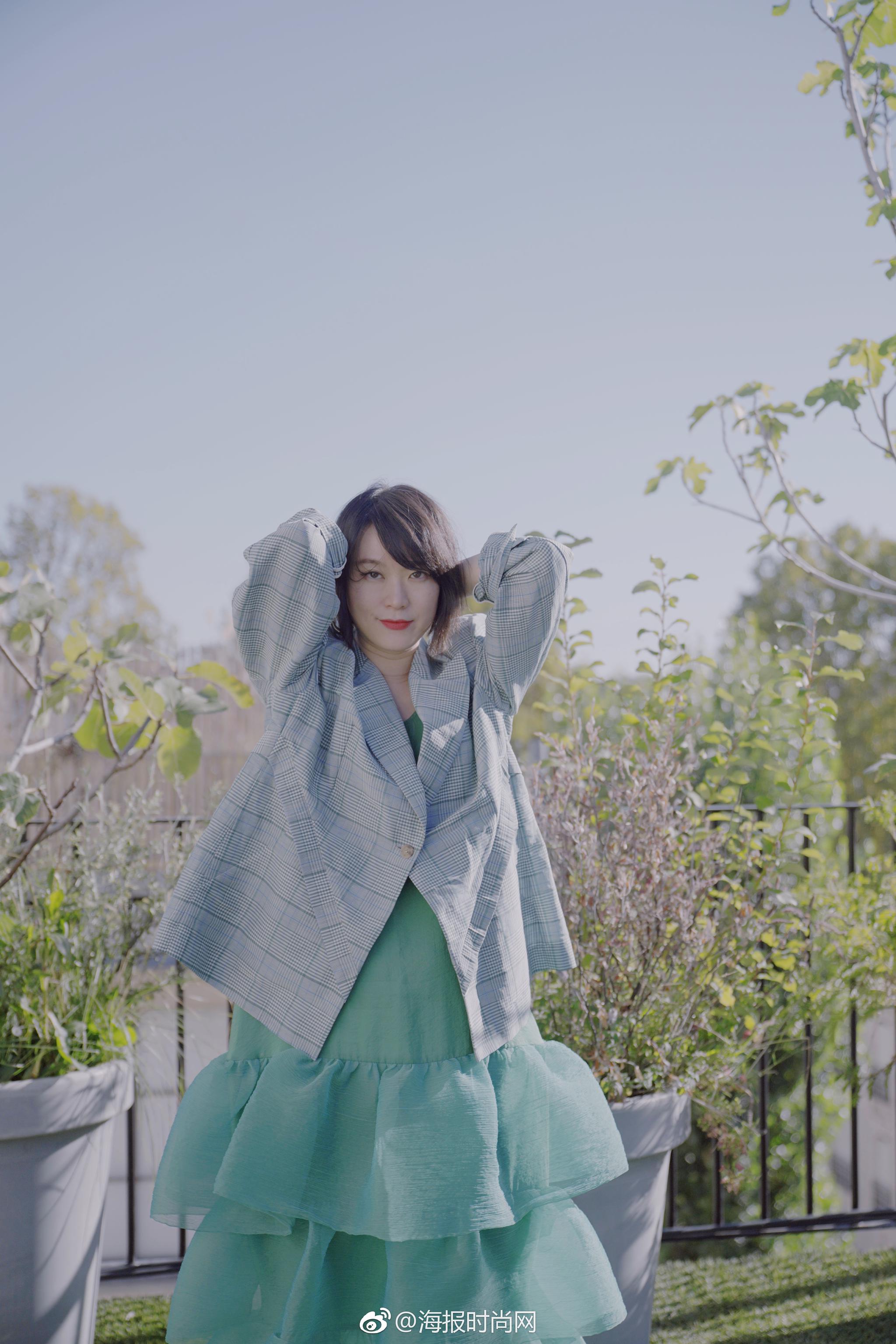 @黄璐lulu 的巴黎时装周穿搭很有个性啊,格纹西