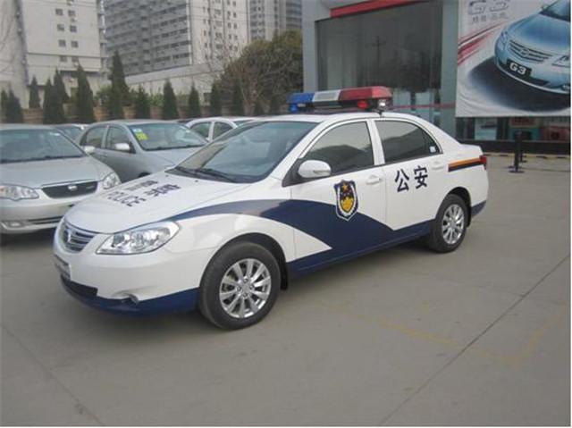 中国警车告别大众换装新"制服"!网友:国家就应该支持国货!