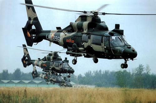 飞行员在战机上可以跳伞,直升机却为何不能?很