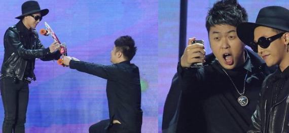 杜海涛400万法拉利座驾, 却遭女友沈梦辰20万摩托秒杀!