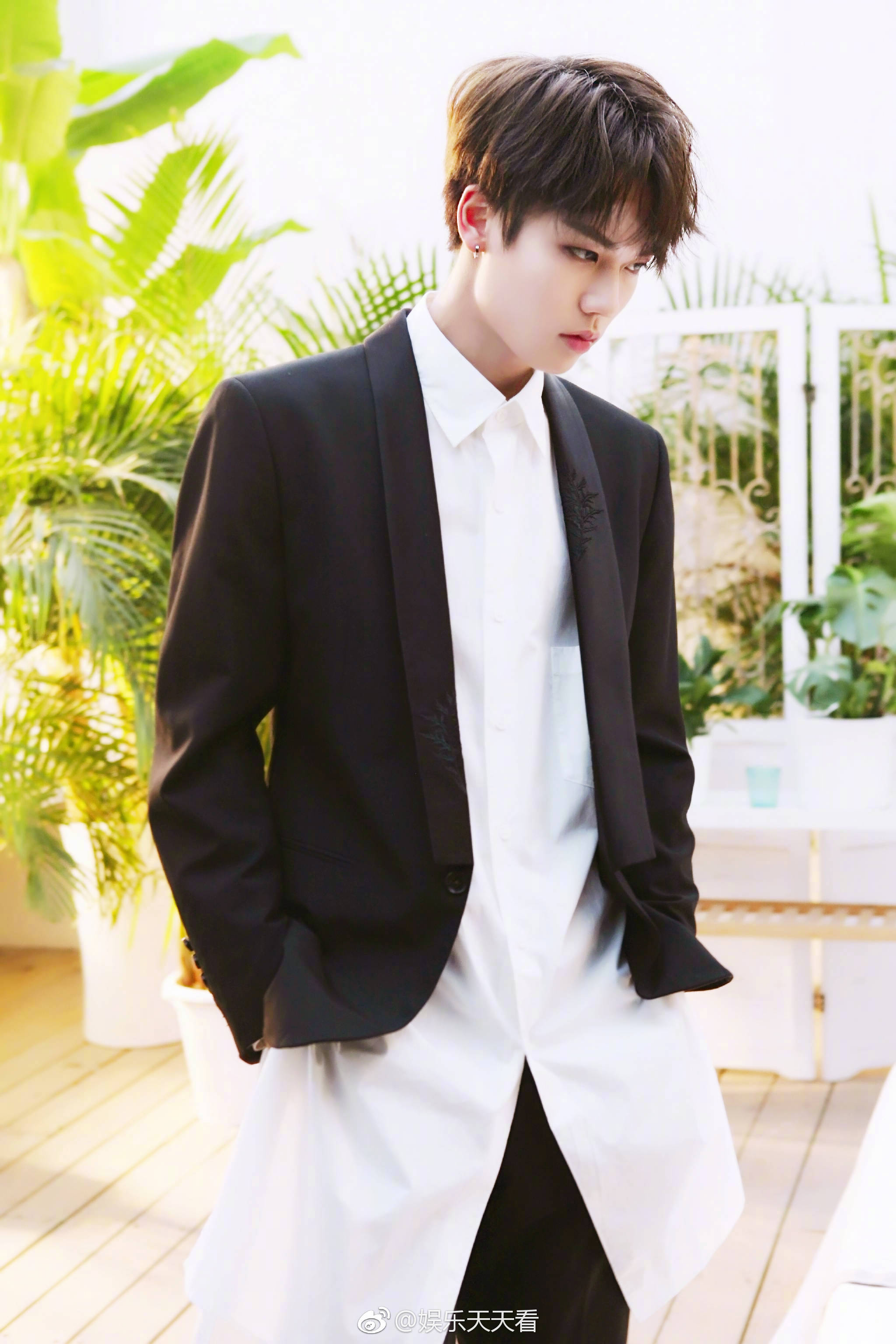 林彦俊西装礼仪,举止言行间满满都是绅士风度