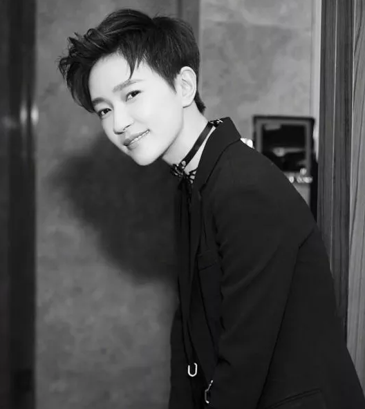 为什么焦俊艳一直是短发,看完她长发造型,网友