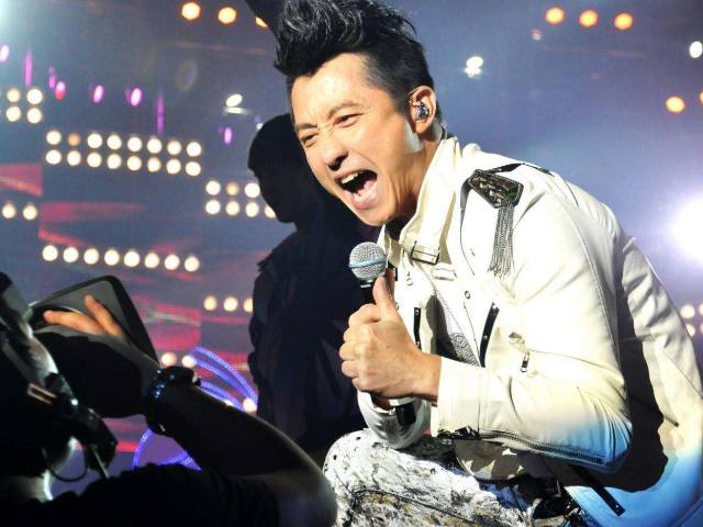 的五首经典,杰伦占三首,最后一个翻唱比原唱红