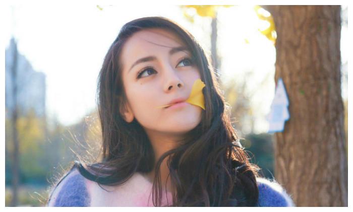 迪丽热巴被问月薪多少,非常耿直的回答,粉丝喊