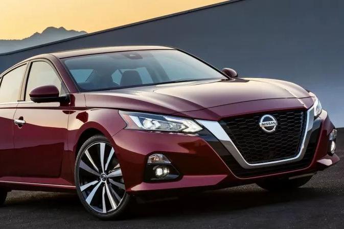 日系中级车三强互撕，只为解救你的油腻？