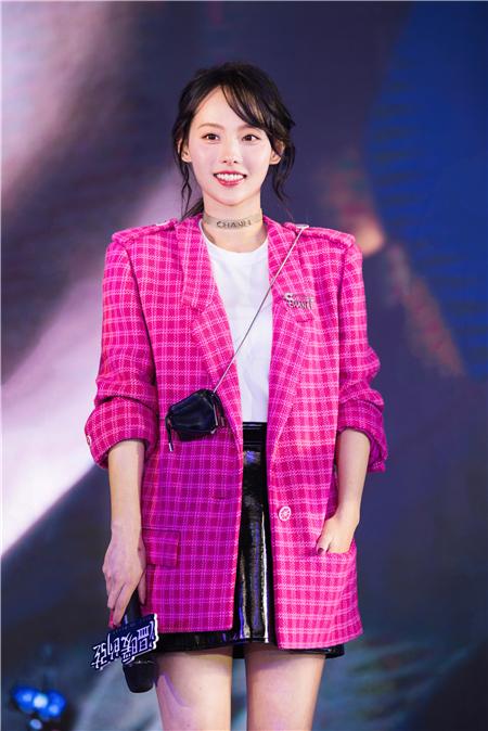 张嘉倪微博晒美照宣布二胎喜讯,网友:她什么时