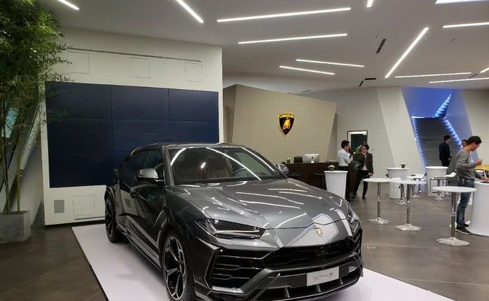 450万提兰博基尼Urus，车主：开出门才懂什么是木耳收割机