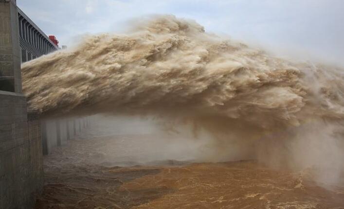 为什么三峡大坝泄洪时,水要朝上流而不是朝下 看完长知识