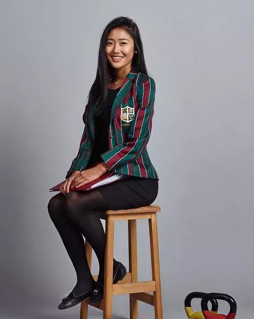 英国大学华裔女辩手迷倒外国网友,你长得好看