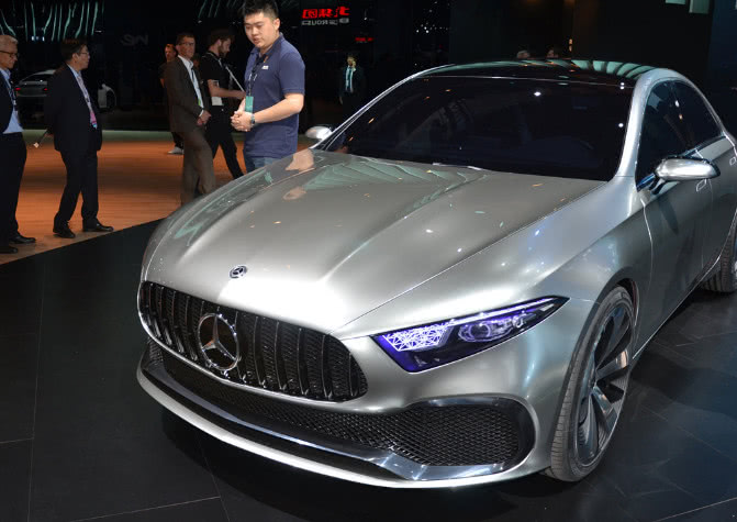 史上最便宜的奔驰车,不到20万完爆宝马!搭载最