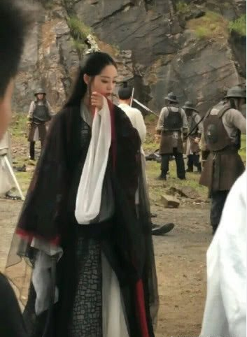 新版《倚天屠龙记》配角路透:黄衫女子太美，周芷若黑化胜高圆圆