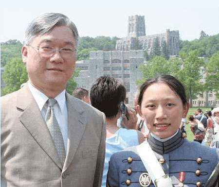台湾女生美国西点军校毕业 被称为台湾之光