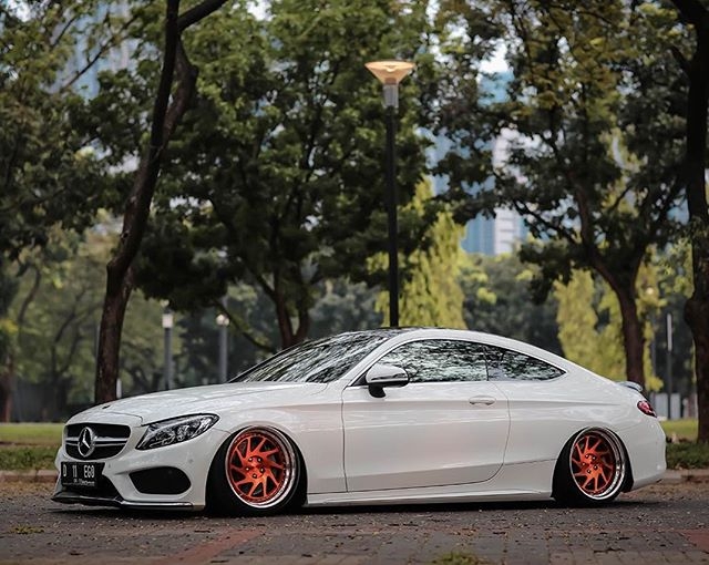 ccoupe,奔驰ccoupe 动感优雅的奔驰c级coupe,改装成低趴姿态能否讨你欢心?