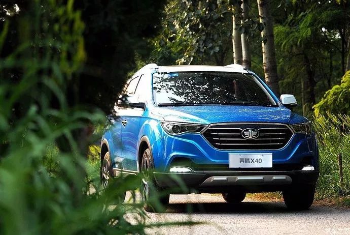 夏天车内酷热难熬？这款小型SUV帮你搞定！