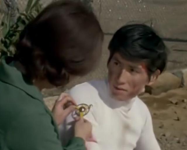 泰罗奥特曼第一集:菊花怪把最后一只超兽吃了