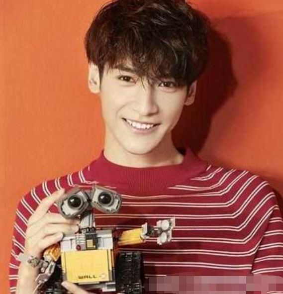 廖劲锋微博告白杨紫,罗云熙眼红了,网友:邓伦快