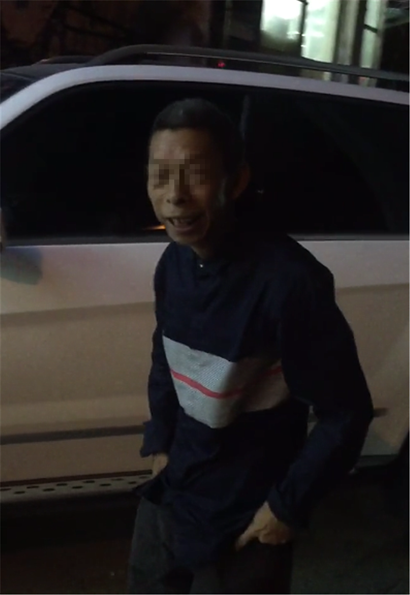 偶遇39万奔驰GLK,本不会多瞧一眼,但车主年纪让人太意外!