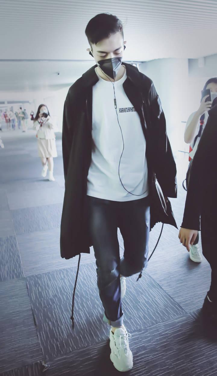 ONER成员人气火爆机场水泄不通, 今日录制《