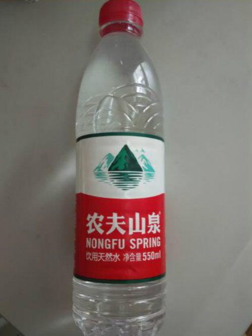 怡宝、农夫山泉到底有啥区别?网友:喝了20多年