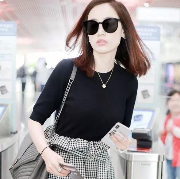 32岁马蓉近照:曾自曝生活拮据,如今却穿一身名