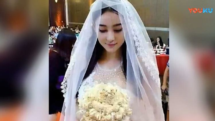 张馨予的婚礼虽不豪华,但谁注意到她的头纱?