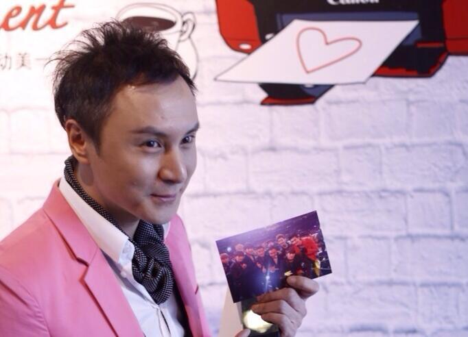 把林更新带入LOL的男人,是最火司仪,结婚2次伴