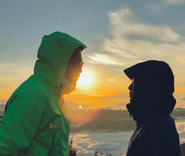 张馨予徐佳莹同日结婚，亿万网友送祝福，另一边范冰冰却惨遭嘲笑
