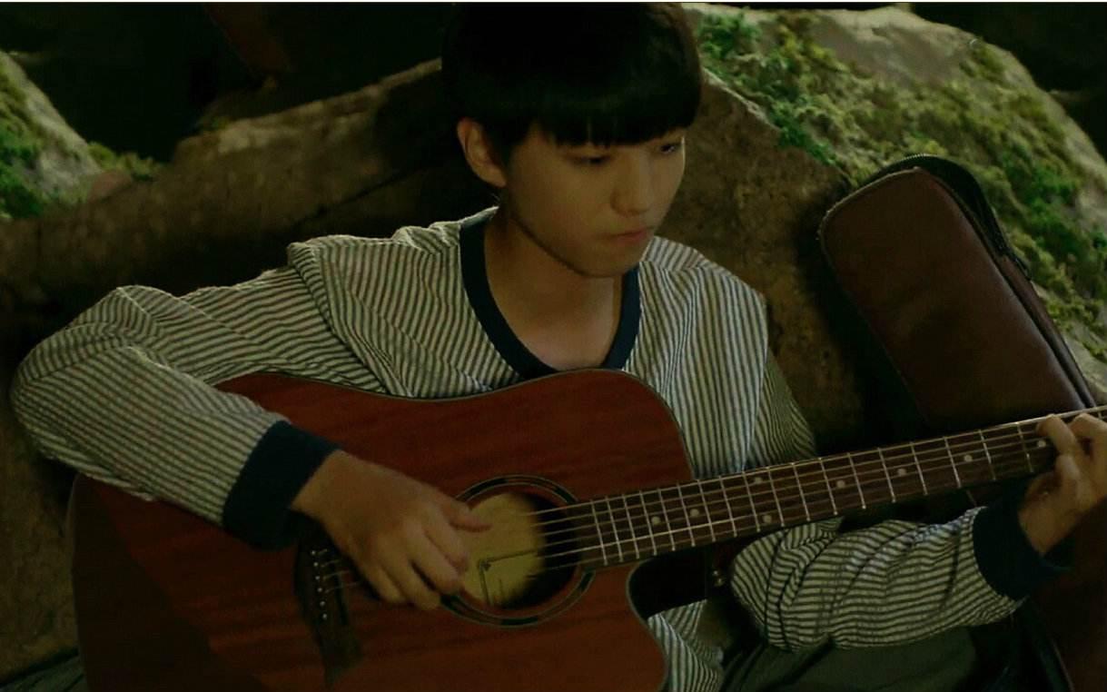 王俊凯现身某大学被偶遇,网友:真人和照片上差