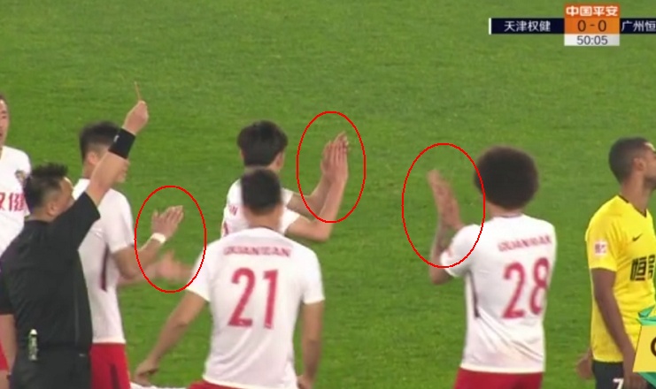 中国足球的悲哀:三镜头看昨晚权健球员动作有