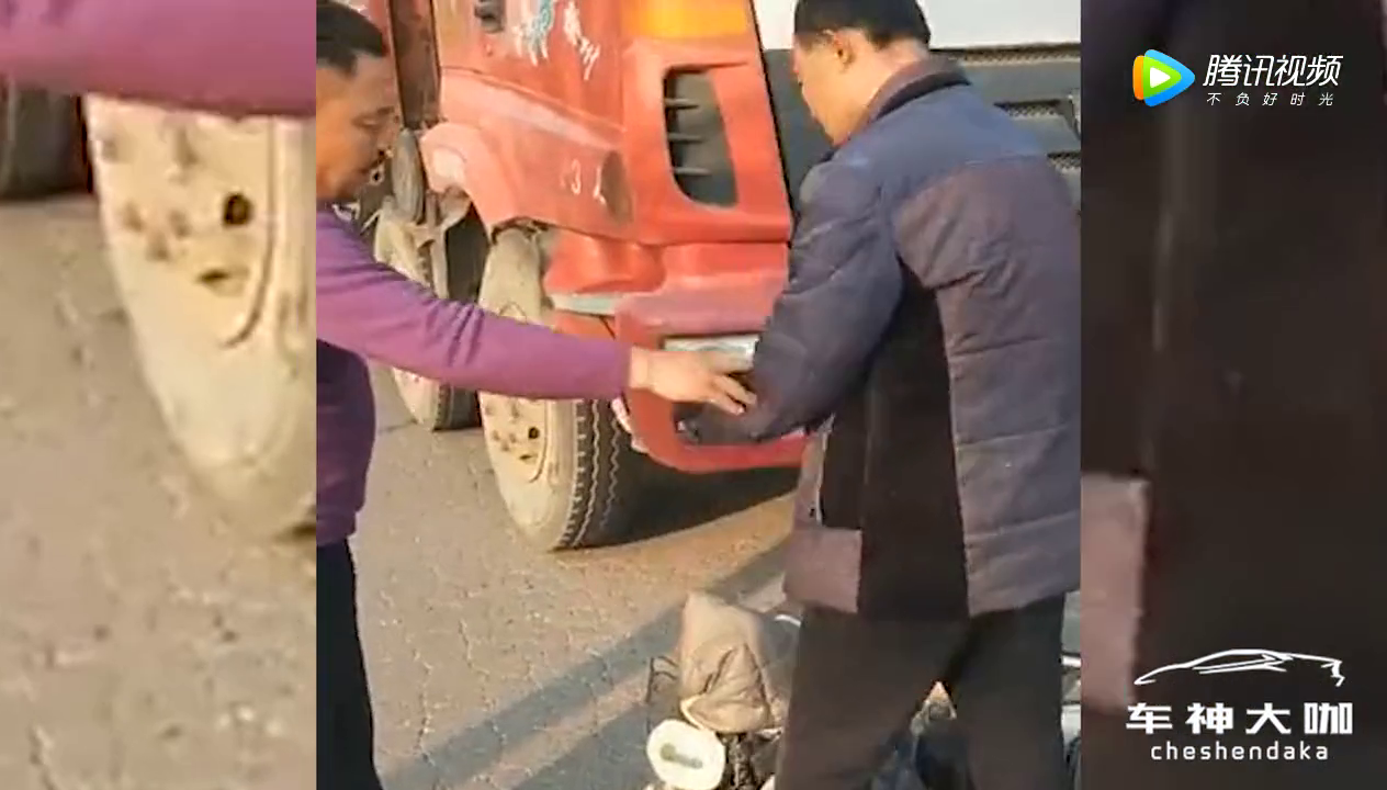 男子为碰瓷，多次开电动车撞向大货车！