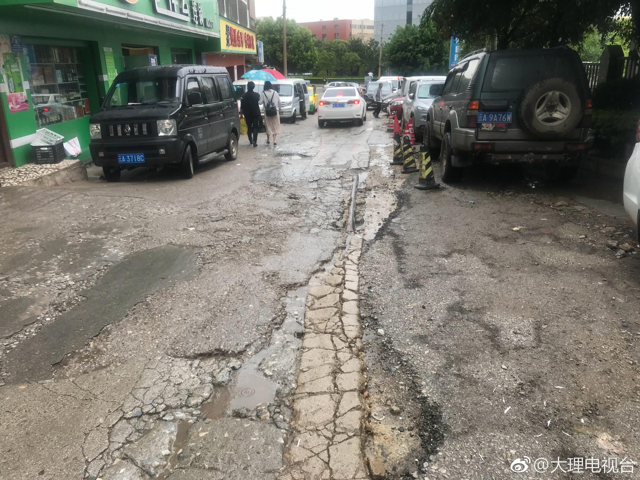 据网友反映,大理市下关开发区前往钢管厂、文