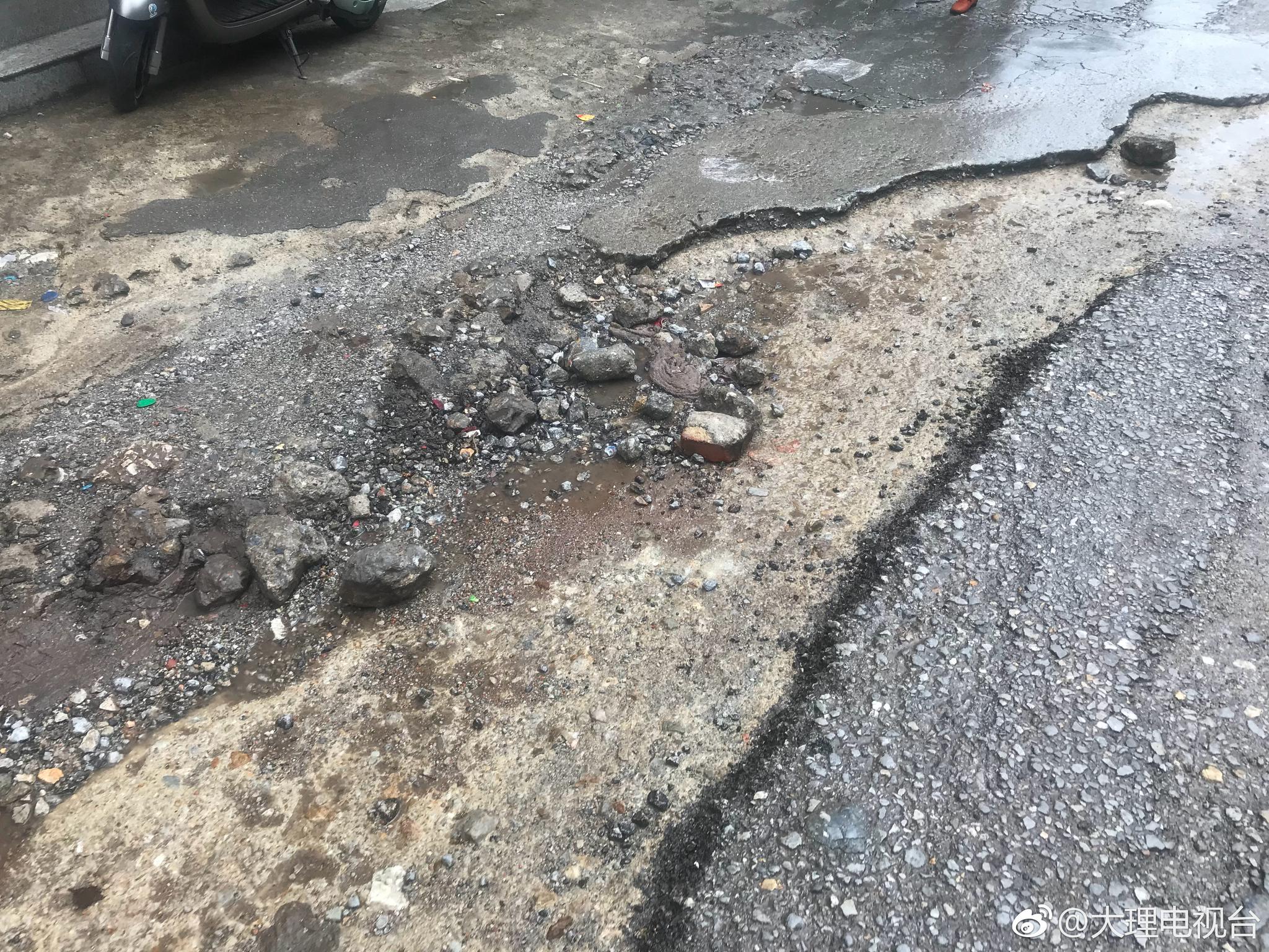 据网友反映,大理市下关开发区前往钢管厂、文