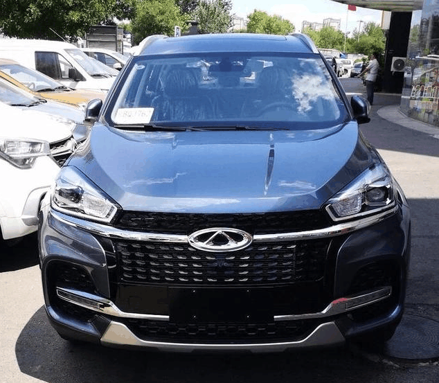 偶遇钛金灰色瑞虎8, 非常有质感, 看着很有豪车范