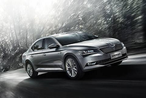 14万起售，后座放倒还能当床用，让迈腾无地自容！