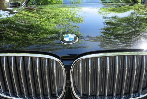 宝马奢华顶级旗舰 激光大灯比奥迪A8L更犀利 奔驰S级也捏把汗