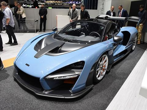 跟车神同名还不算，迈凯伦Senna又出了碳纤维版