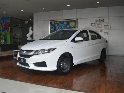 朋友看我买了这车，马上到4s店也提了一辆