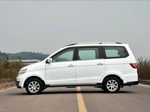 这车终于忍不住发飙, 空间比五菱给力配两米大床! 宝骏730都低头