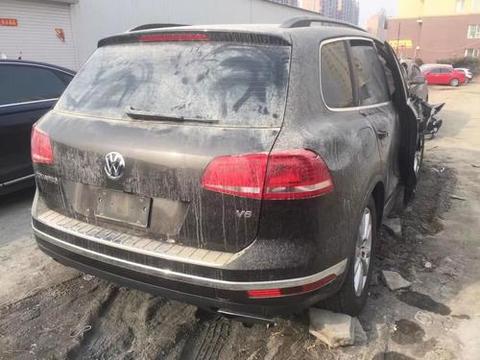 10万买辆17年的大众途锐，车主坦言修好后能赚一台宝马