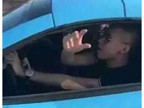 他是快手名人但是没天佑红，看他的座驾就知道一年赚多少