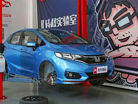 这台“超跑”10万不到，底盘表现竟出乎意料