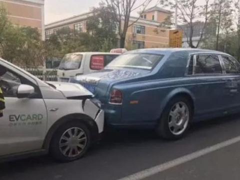 上海劳斯莱斯车主连环追尾16车，车主：你赔得起吗？有本事抓我啊