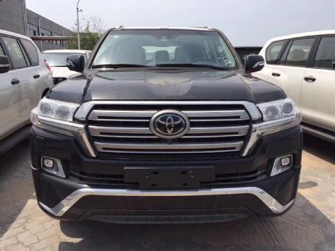 真正的陆地巡洋舰5.7L V8发动机，18款酷路泽5700带你驰骋天涯