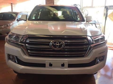 丰田酷路泽4000天津港提车作业 改装哪些配置合适？