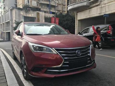 街头偶遇2018款长安换代悦翔，帅到掉渣，售5万果断放弃吉利远景