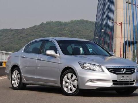 雅阁到底多耐开，看看街道上的雅阁就知道了！