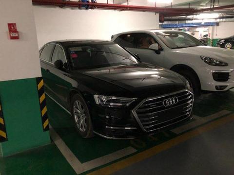 地库偶遇奥迪换代A8，内饰配五块大屏，别说宝马7系奔驰S都怕了