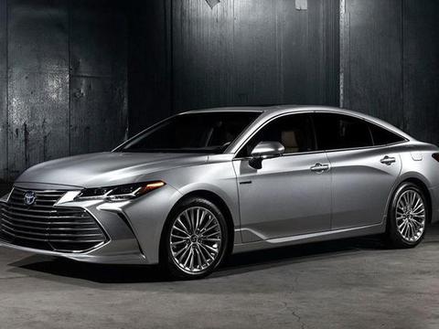 丰田终于发飙，锐志继任者来了！仅20万，颜值逆天，谁还买凯美瑞