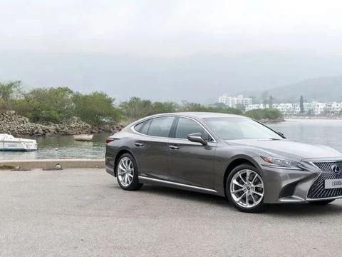 帝王级移动行宫，宝马7系，奥迪A8，帕拉梅拉见到它都绕道走。